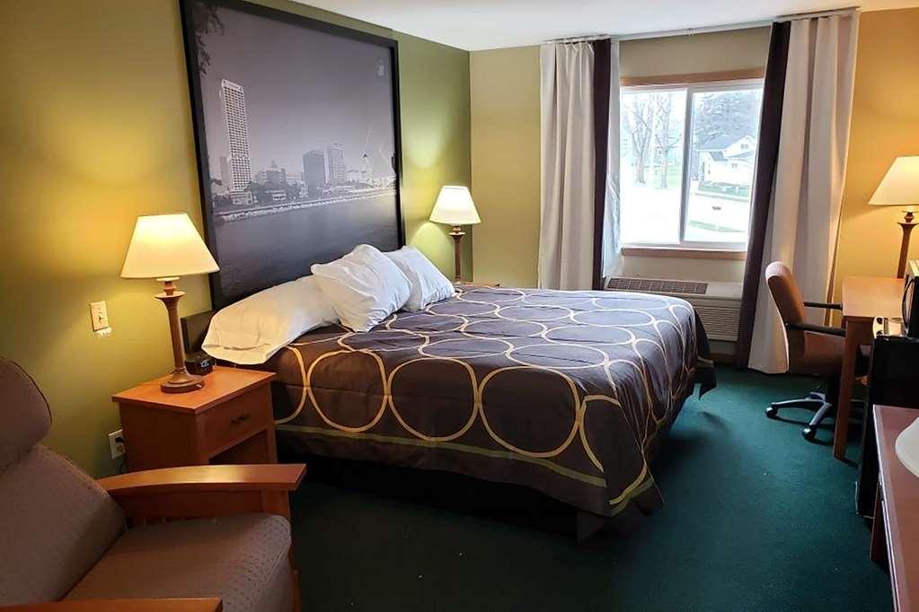 Super 8 By Wyndham Berlin Wi Hotel Quarto foto