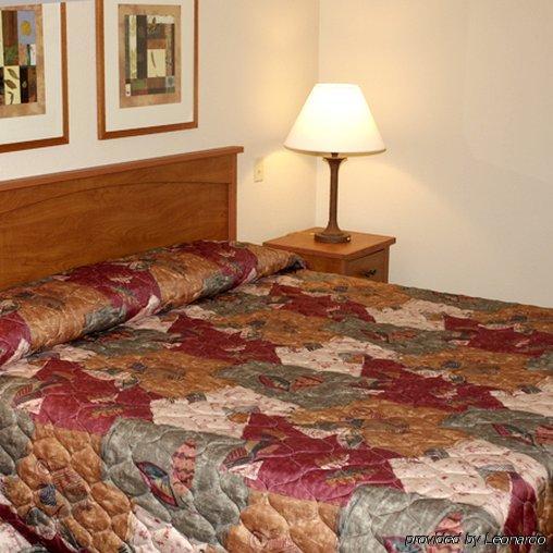 Super 8 By Wyndham Berlin Wi Hotel Quarto foto